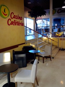 Cafétéria Casino dans le centre commercial de Carrefour Brogny